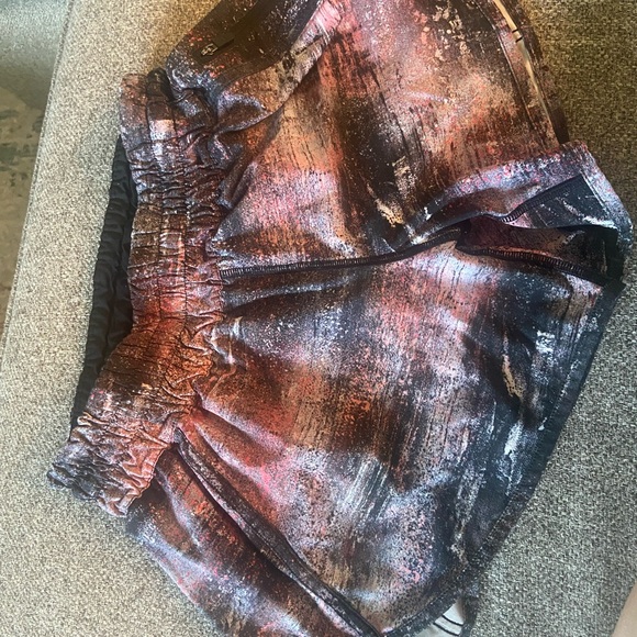 lululemon athletica Black and Red Athletic Shorts - Picture 4 of 4